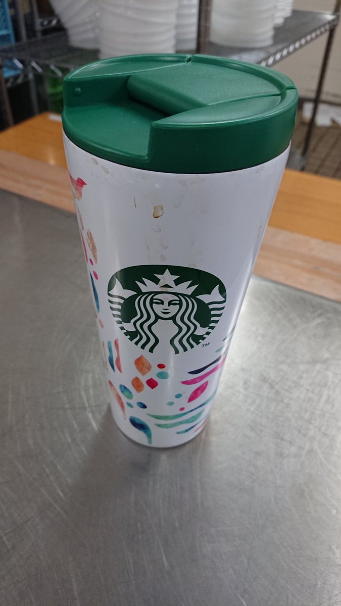 ゆみ スタバの福袋限定のタンブラー楽しみにしてたのに コーヒー少なめに入れてもコーヒー噴き出すしあとは漏れるし カスタマーセンターの対応も仕方ないみたいな残念対応でした もう廃棄 Starbucks Starbucks福袋 Starbucksカスタマーセンター