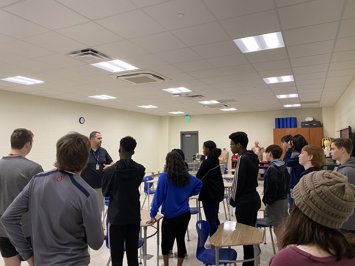auloveash's tweet photo. Day 2 touring #CTE classes. They had fun and they are ready! Thank you @AHSAuburnTigers and @AJHSCOUNSELORS! #courseselections #careerprep #ajhsondean https://t.co/0VJQyQzmM5