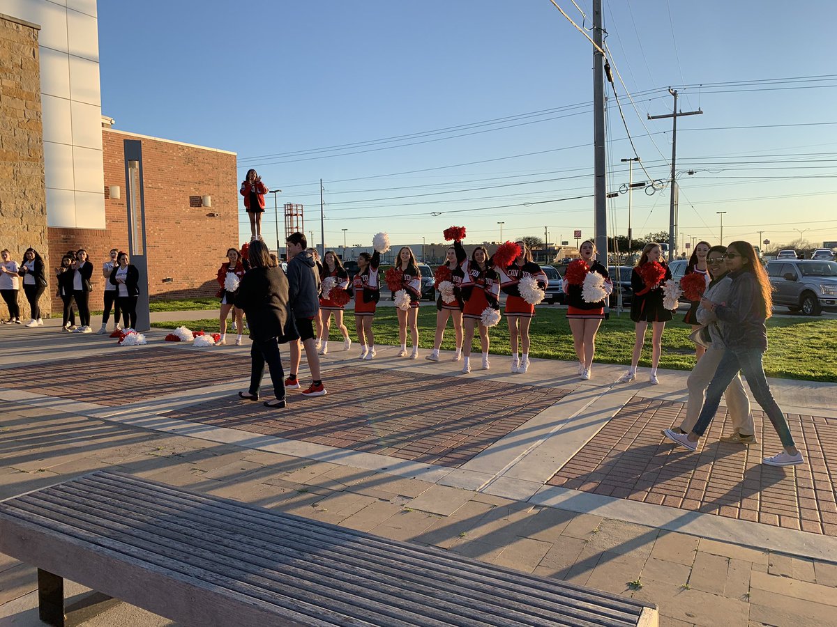 CanyonCheer1's tweet photo. Welcoming incoming freshmen to #plan4yourfuture at Canton High School!!! https://t.co/UwHcUFNvEG