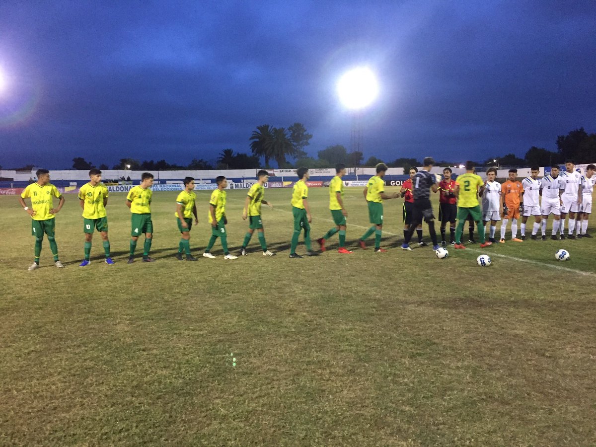 #CopaOFI - #SUB17 

GOOOL de Maldonado, a los 52’ Mateo Burgos marca el 1-1 ante Canelones del Este