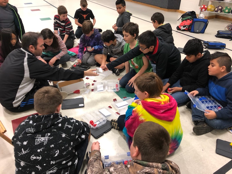 Voyager_L_PE's tweet photo. First fishing club meeting was great! Thank you coach B for taking some pictures👍👍 #ilovevickery https://t.co/9PwSi9DOTV