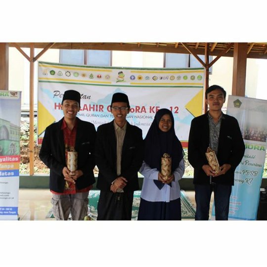 cssmorauinws's tweet photo. Dok. Khataman dan Tumpengan (Rabu, 11 Des 2019).
"Khataman Al-Quran merupakan acara dari @cssmoranasional guna memanjatkan doa agar CSSMoRA dapat meraih keberkahan seiring dengan bertambahnya usia."
#cssuinwalisongo
#loyalitastanpabatas https://t.co/AOD0U7QKWc