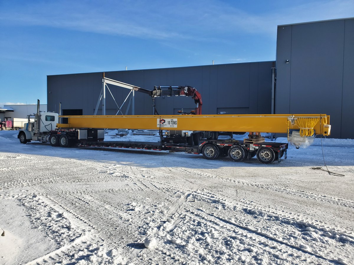 JTHOTSHOTTING's tweet photo. Go BIG or go HOME! #72feet #oversized #trombone #lowbed #lowbedlife #lowbedding #lowbedtrailer #fontaine #crane #overlength #bigtrucks #bigtruck #peterbilt #cumminspower #cummins #daycab https://t.co/XDg0jywO1v