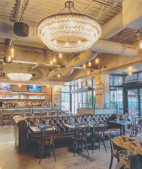 Heins_Marketing's tweet photo. The custom diamond tufted Chesterfield lounge by @NewEnglandSeating radiates luxury.
#HeinsMarketing #NewEnglandSeating #CustomBooths #CustomBanquettes #boothseating #restaurantbooths #banquette #banquetteseating #restaurantbanquette #hospitalityinteriors https://t.co/pxEdiZKKak