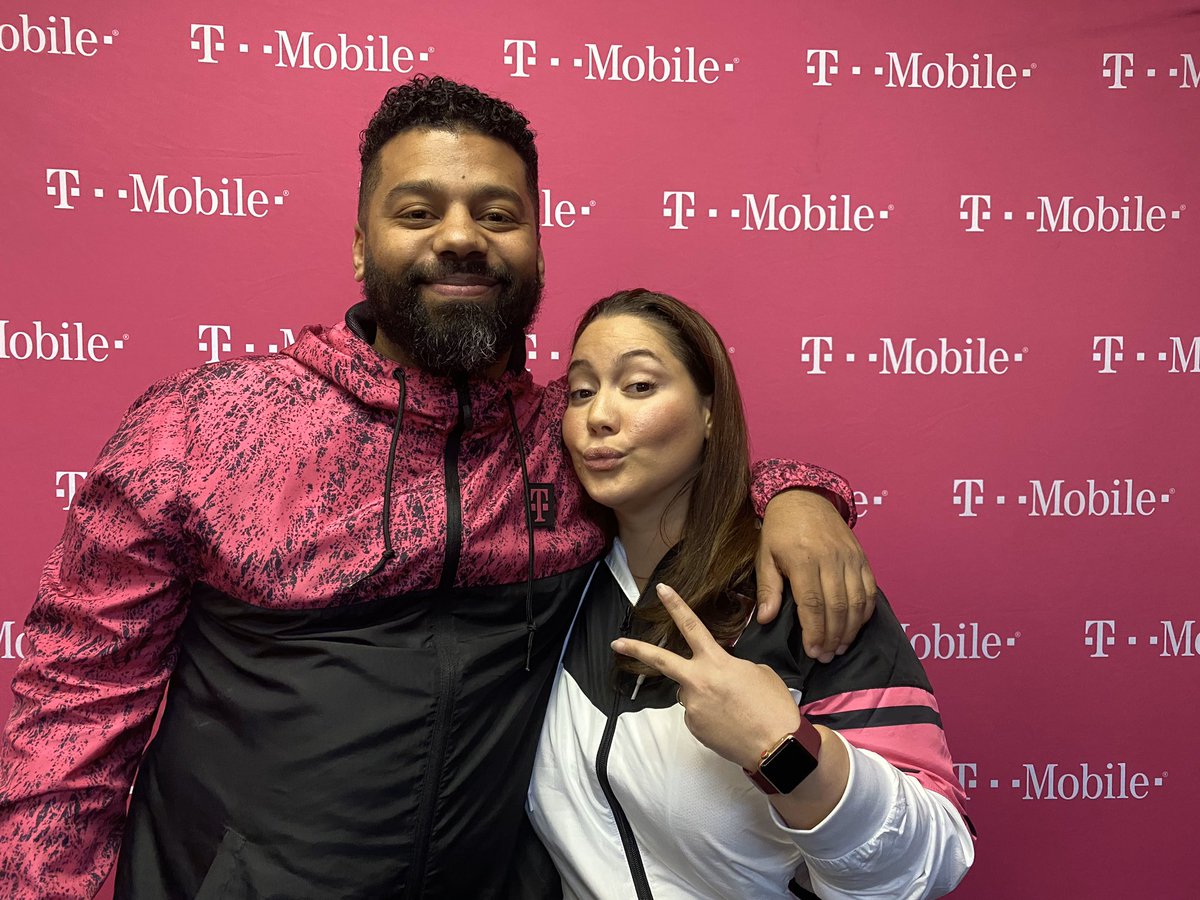 Levelup1_0's tweet photo. Super excited to go through this journey with such an amazing mentor @Thomas_Munoz1  #NXTLVL2020 https://t.co/GzcBwG0SBp