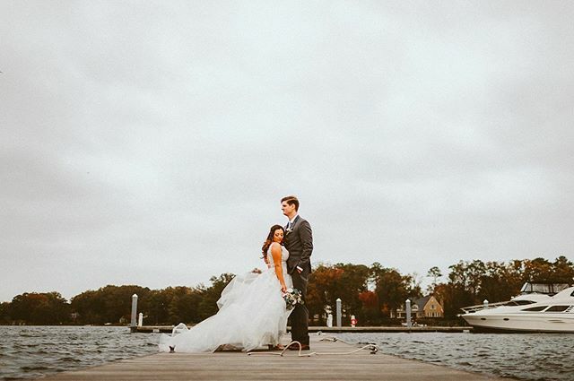 They set our wedding record for biggest height difference between bride and groom! Congrats 🥇
.
.
.
.

#vawedding #virginiaisforlovers wayupnorth #weddingsparrow #junebugweddings #oncewed #lookslikefilm #capturemoments #artofvisuals #dcweddingphotogr… ift.tt/37Hy8Iw