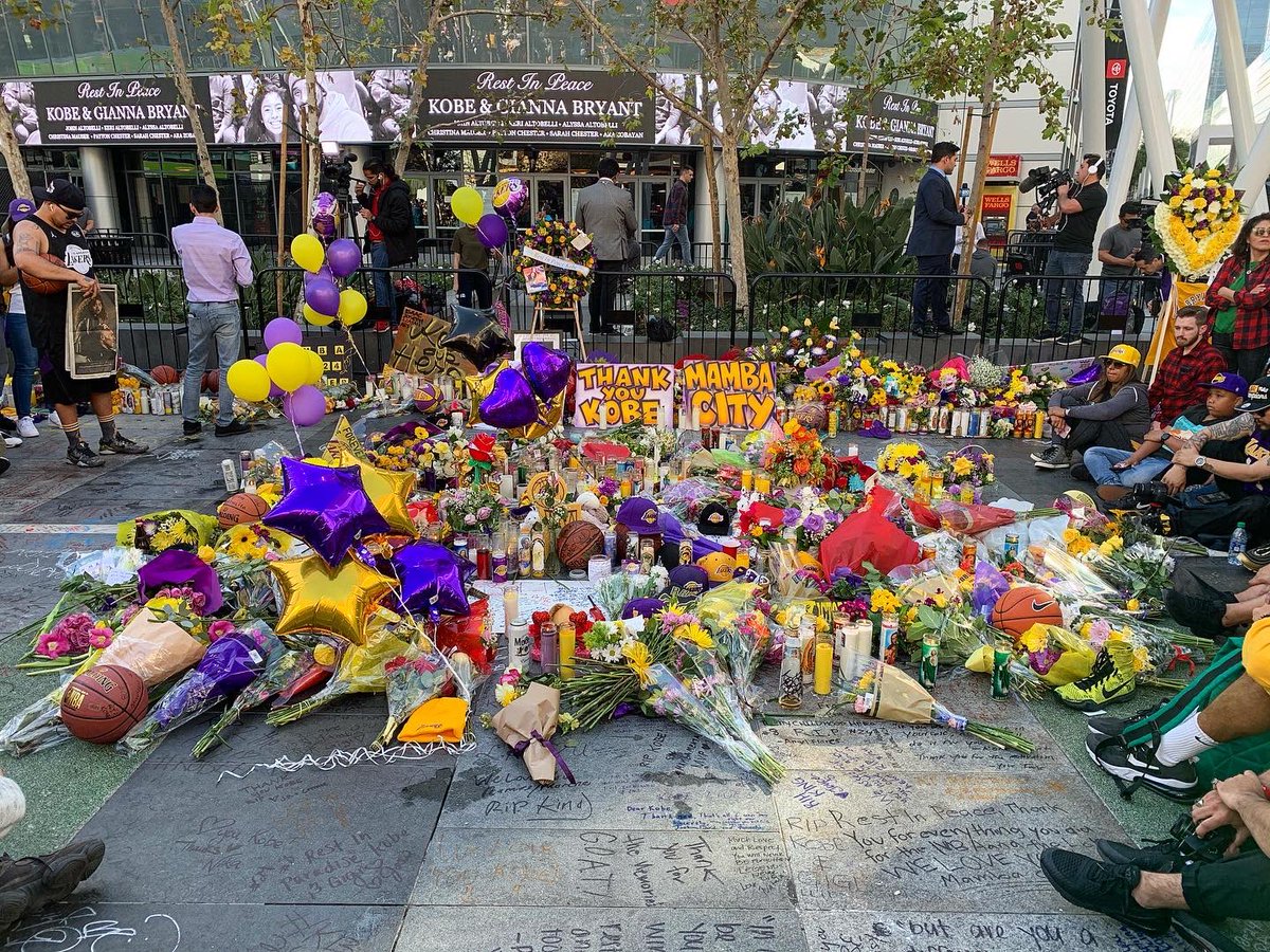 LABlue43's tweet photo. Rest In Peace Kobe and Gianna Bryant #RIPKobeBryant #RIPGiannaBryant #KobeBraynt #GiannaBryant #LALive #StaplesCenter #DTLA #KobeBryantMemorial #MambaForever #Lakers #NBALegend https://t.co/bM8WPNLgxi