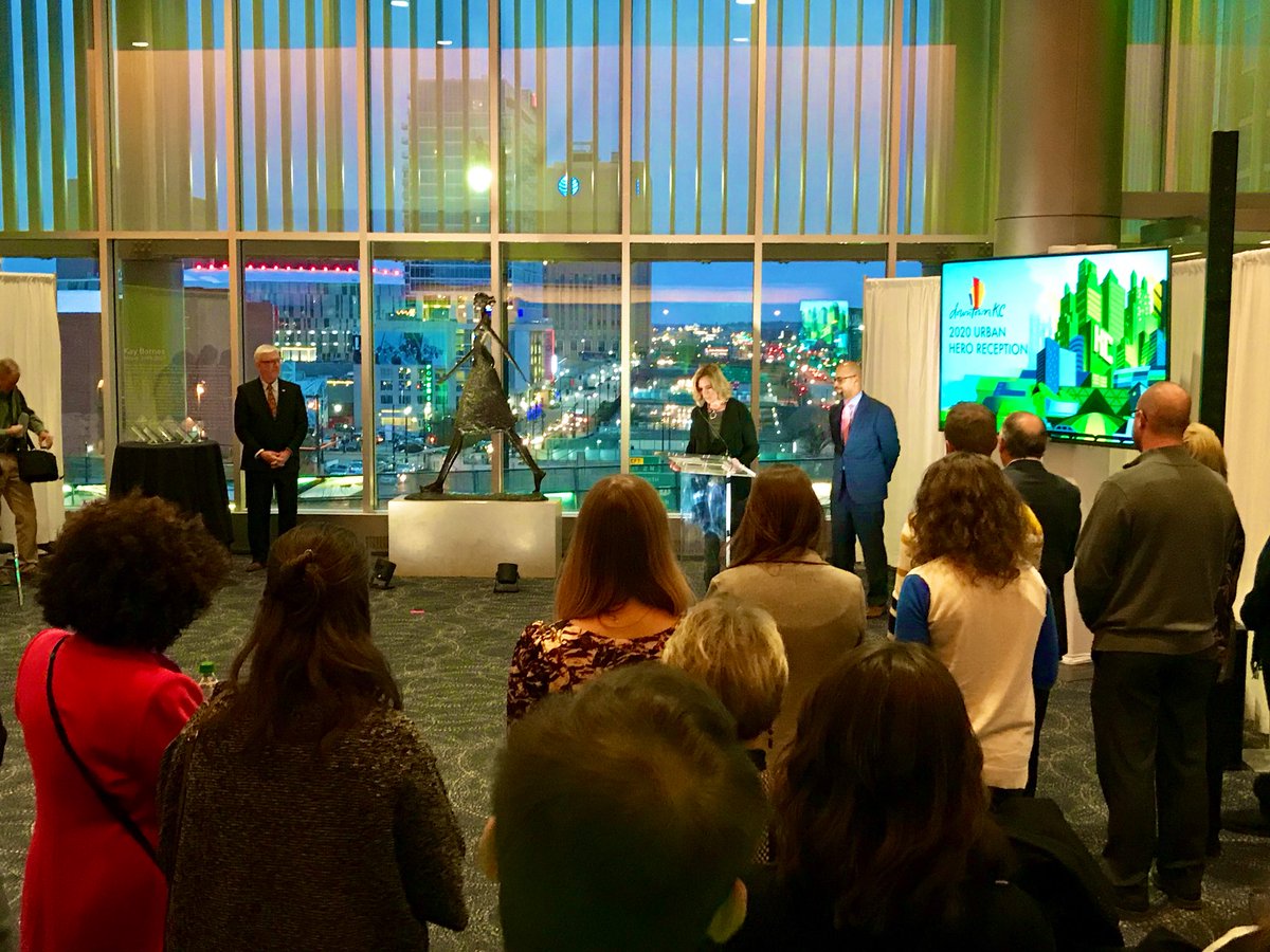 ULIKansasCity's tweet photo. Recognizing the Urban Heroes of #KansasCity with @godowntownkc this evening. #ULIKC is honored to be part of the celebration and we look forward to joining over 1000 friends at tomorrow’s annual luncheon meeting! #DowntownKC #KCHeartland https://t.co/yrX9KijeKb