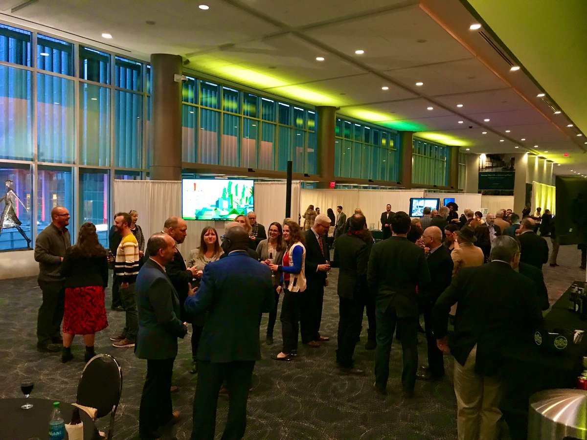 ULIKansasCity's tweet photo. Recognizing the Urban Heroes of #KansasCity with @godowntownkc this evening. #ULIKC is honored to be part of the celebration and we look forward to joining over 1000 friends at tomorrow’s annual luncheon meeting! #DowntownKC #KCHeartland https://t.co/yrX9KijeKb