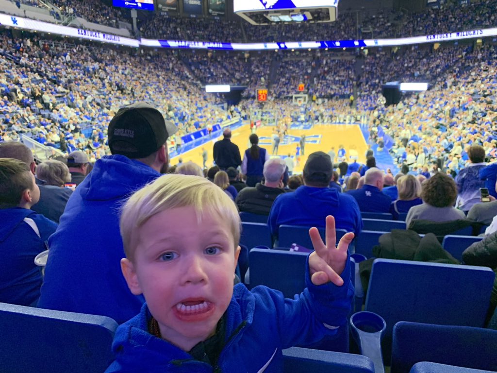 amb0321's tweet photo. Go Cats! #WeAreUK https://t.co/6qy42IDEzF