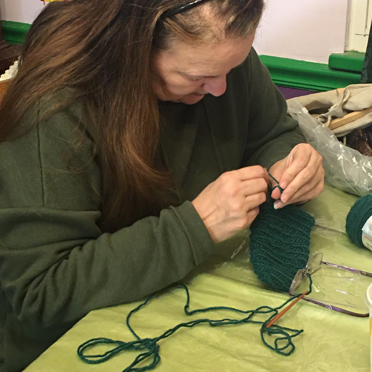 StorvikBarony's tweet photo. Working on #nalbinding at tonight’s #BaronyOfStorvik #FiberArts Arts & Sciences #CraftNight
🧶🧶🧶🧶
#MySCA #KingdomOfAtlantia #MyAtlantia #CheverlyMD #viking #knitting https://t.co/2HQIVKv9RE