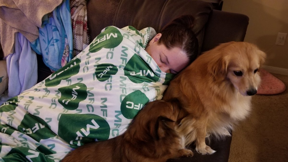 KingDanali's tweet photo. Doggies know Momma is DEFINITELY not feeling well 🥺😷😷 #sick #furbabies #Avnflu @DANICAxDANALIx https://t.co/4n5BeDnzil