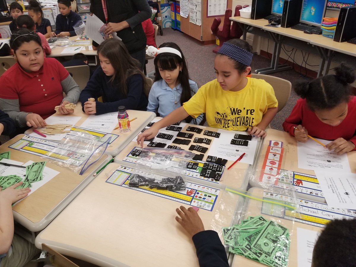 RinaHorgan's tweet image. 100 Days of fun! Working with our 2nd grade buddies! We had a blast!! Thank you @tlchilders60 @Harding_School @RaymondLiskey