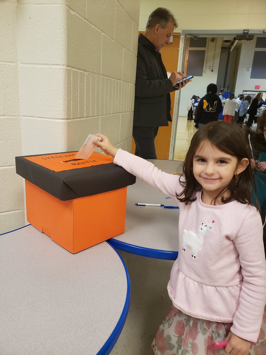 b_santucci's tweet photo. Awesome turn out for Family STEM Night! Lots of fun and lots of learning! @EWRSDK12 @schwankert_stem @wcb_principal #STEM4Them https://t.co/99TQIXiicU