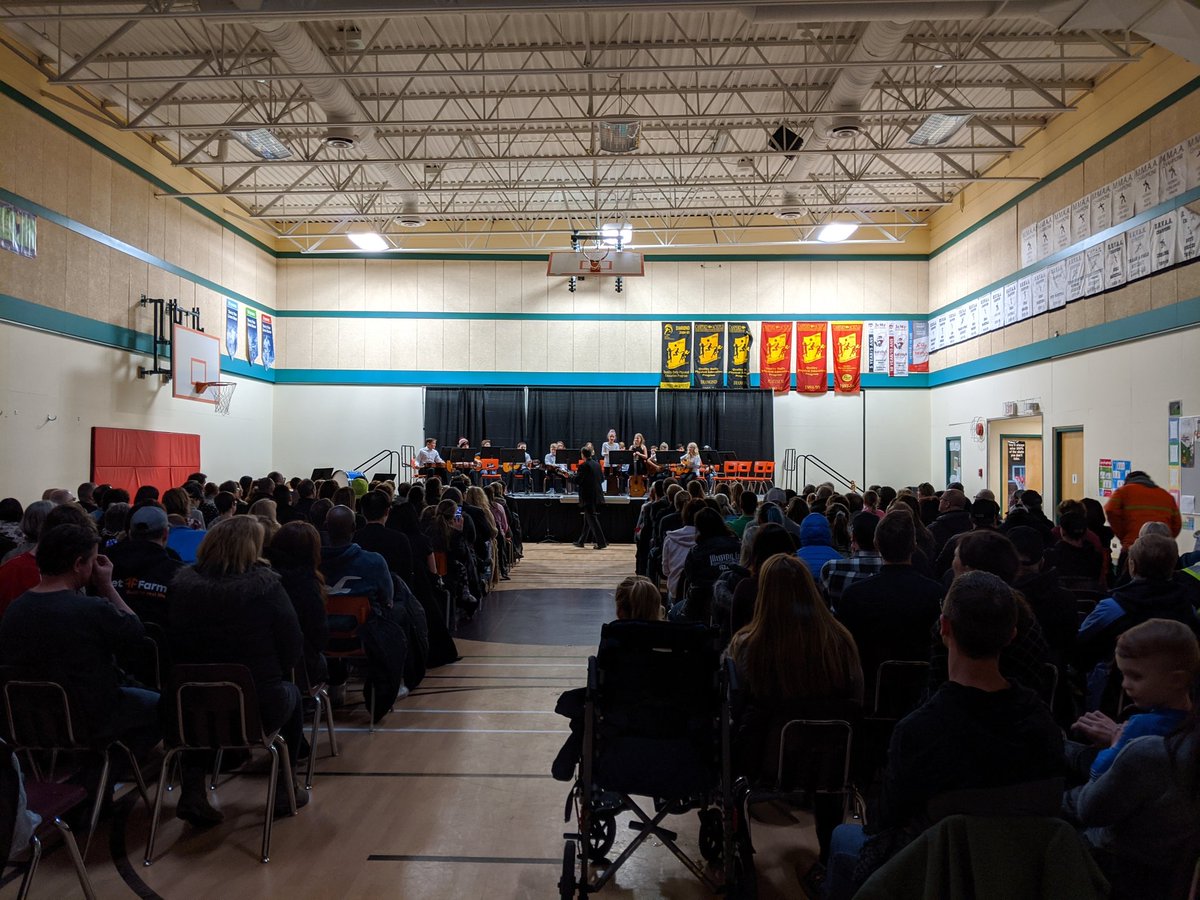 JACuddy's tweet photo. The annual Grade 5-8 winter music concert. First up the Grade 5 guitar ensemble! @rrvsd1 #jacuddy #MusicEducation https://t.co/XTqcevDTDY
