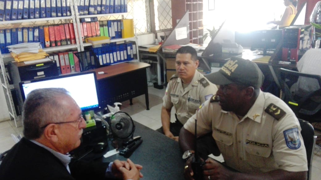 EdgarCuevaV's tweet photo. HOY, durante toda la jornada, MSc.@EdgarCuevaV director de #Distrito23D02 de educación #SantoDomingo, con mucho #Entusiasmo y #Compromiso atendió directamente a los ciudadanos este día en el programa #MineducContigo.
@JOSEBURGOSBRION
@monserratcream1
@MagalyPRamosJ
@RaisaCorral. https://t.co/Eg0NBAJAYI
