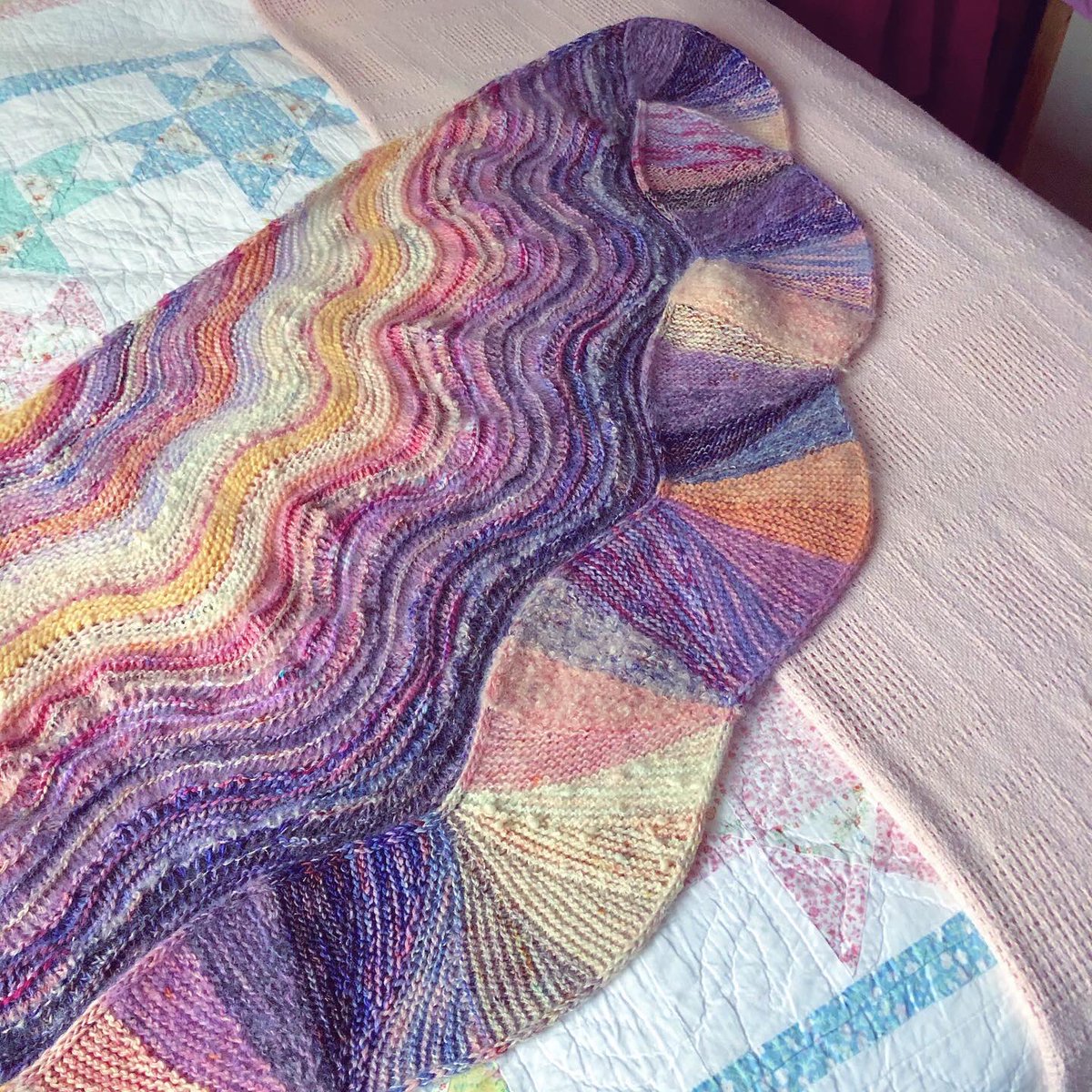oceansbun's tweet photo. My SHAWL!!!!! Is finally done... it took me so long but I looooove it https://t.co/IJqKUCxuuV
