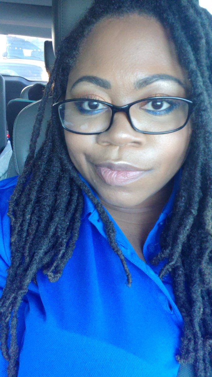 MzLadeePaula's tweet photo. Odd things... Blue, particularly this shade, is my favorite color. I barely wear it. I went full blue this day. 😍 #RandomThoughts #yearofme #2020 #singlegirl #singleworld #Florida #LOTD https://t.co/FndDqoN6UD