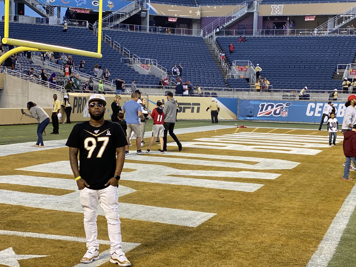 ItsFanGoals's tweet photo. First Pro Bowl It Didn’t Rain Since They Moved It To Orlando, And As Nice As The Weather Was We Still Got Hit With A Storm That Was Much Worse... Prayers To Everyone Affected!! #RIPKobe #AGameIWontForget #PostGameVibes #ProBowl2020 #AFCvsNFC #CampingWorldStadium  #ItsFanGoals https://t.co/SA5cklPPJN