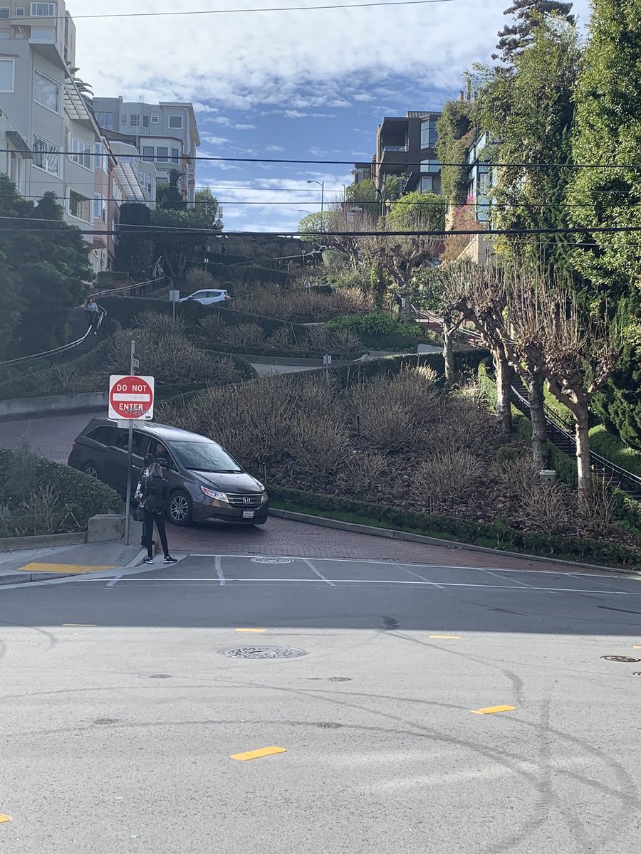PhishDicksRef's tweet photo. The muscles flex the mother's ring
She fastens children to her king
And sends him down the crooked street
When he returns, the birth's complete
#LombardStreet #SanFrancisco #SquirmingCoil https://t.co/3vx0dugpTh