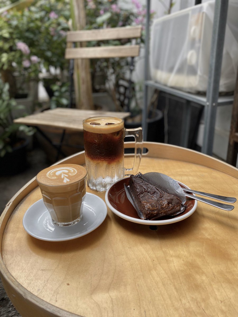 gzsomething's tweet photo. 📌 city boy coffee stand ซอยทองหล่อ 4 จ้า เข้าซอยมาไม่ลึกมาก จอดรถได้ในซอย
ร้านแบบ coffee stand เล็กๆ แต่ชอบเชียวแหละมีสไตล์ นั่งชิลๆ สบาย ราคาไม่แพงด้วยนะ
@ReviewCafe_TH @aroii #bkkcafehopping #อร่อยบอกต่อ #reviewCafe_TH #รีวิวคาเฟ่ #รีวิวกรุงเทพ https://t.co/CXI8t6KVrY