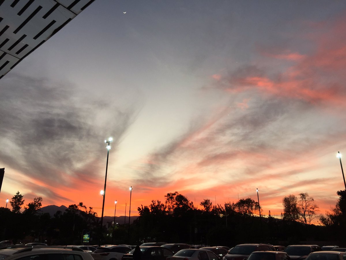 _iCassiopeia's tweet photo. Yo soy la morra que siempre toma foto de los atardeceres, pero es que, porfa entiéndanme. https://t.co/cKkcRkKfnz