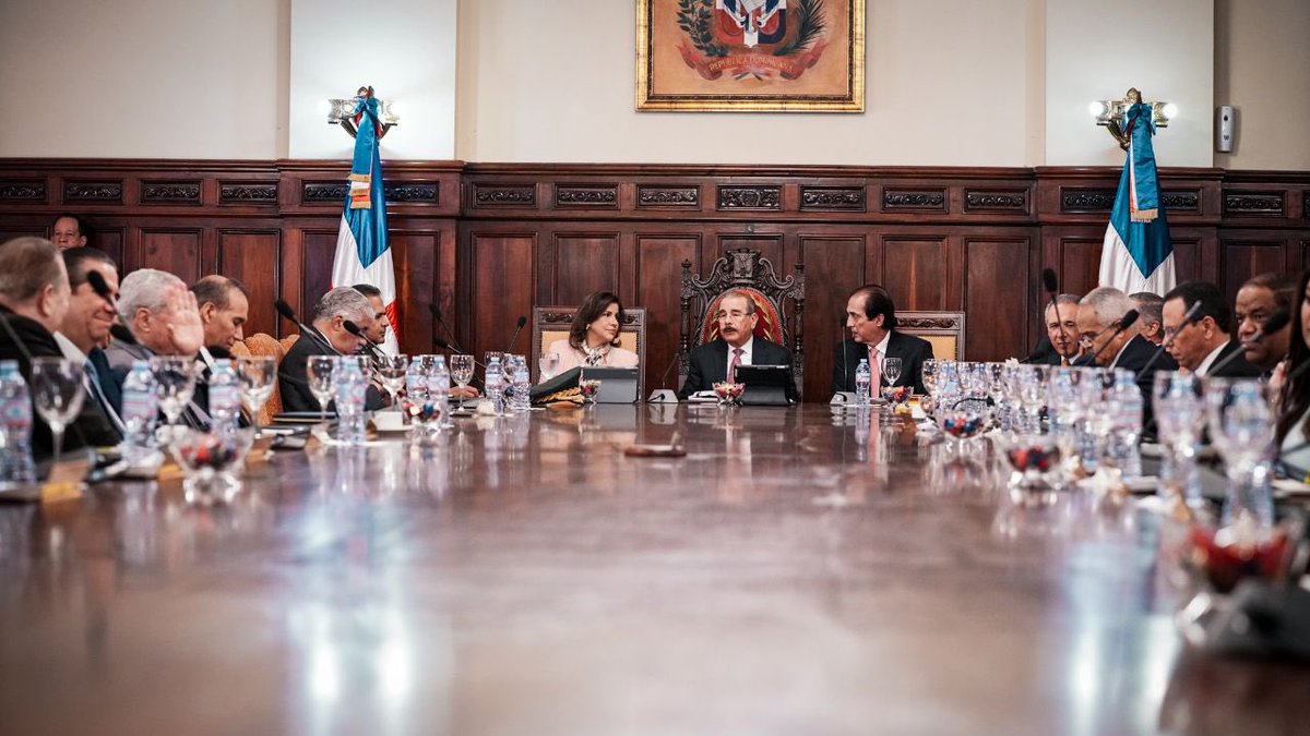 MinpreRD's tweet photo. .@GMontalvoFranco informó que luego de evaluar a 172 instituciones públicas con 7 indicadores, se ha alcanzado un resultado global de 84.29%.
#MinpreRD #MetasPresidenciales #Transparencia #SMMGP https://t.co/pxZgzhTXCZ