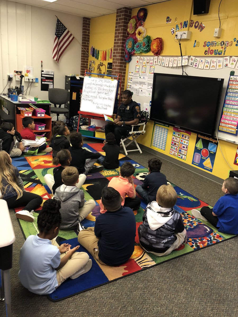 MikelFlint's tweet photo. Officer Brown of the @EustisPolice came to read to my class today! Thank you so much! #LiteracyAdventure #CelebrateLiteracyWeek https://t.co/CxiH4Mfq99
