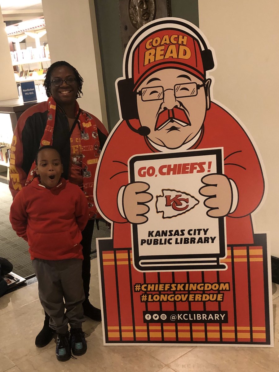 rolandteach's tweet photo. Love the #ChiefsSBWeek displays and color pages @KCLibrary #superBooksLIV #ReadFridayKC https://t.co/VHSEx0nCuv