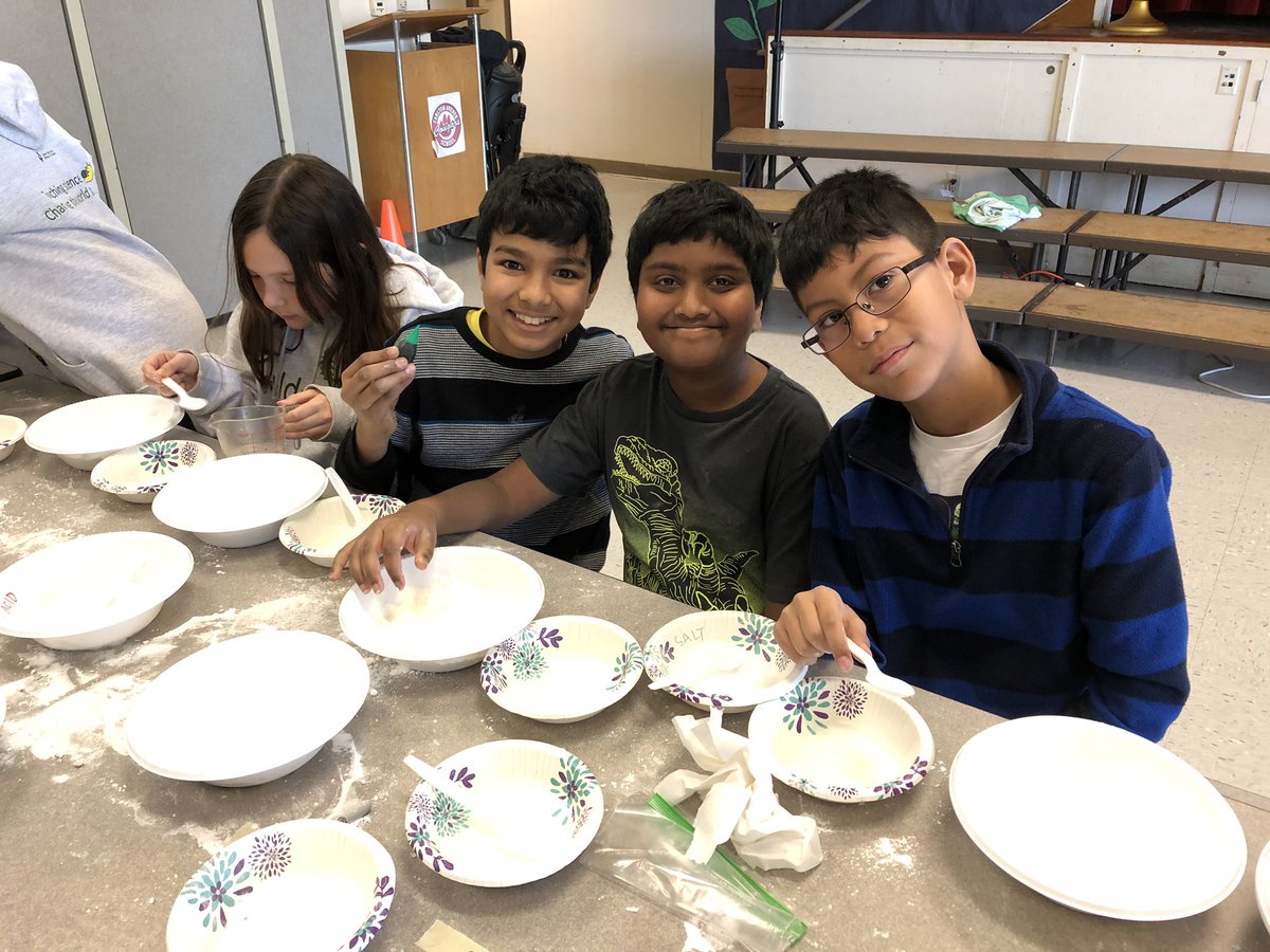 viner_jayne's tweet photo. Learning priciples of compounds while  making bouncey  balls and bath bombs with Leigh HS science club  #carltonusd #usdlearns https://t.co/aCLaPECXp4
