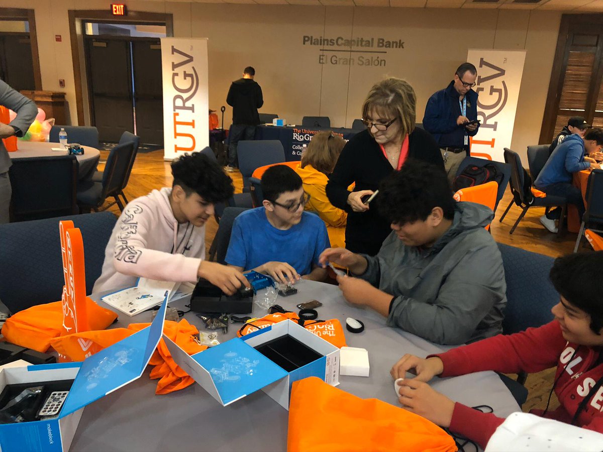 LJHSCoyotes's tweet photo. 9th grade GEAR UP Students kicked off HESTEC Week for Engineering day. Students got to create robots and compete against other GEAR UP Schools. They got to tour the UTRGV Brownsville campus and hear from professors from the Engineering department. More pictures on FB! #HESTEC https://t.co/drLLkCAOz0