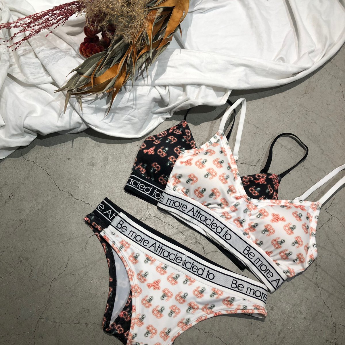 GYDA_com's tweet photo. PRESENT CAMPAIGN
＿＿＿＿＿＿＿＿＿＿＿＿＿
2/6(木)発売の【WOMAN neon cherry underwear】
を抽選で各色1名様ずつにプレゼント♪

≪応募方法≫
① @GYDA_comをフォロー
② ご希望カラーのコメントを添えてリツイート

≪応募期間≫
1/30(木)～2/2(日)
沢山のご応募お待ちしております❤

#GYDA https://t.co/FQXFciVBJo
