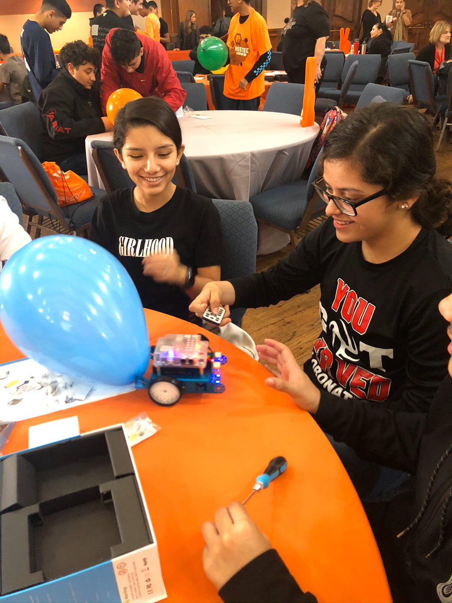 LJHSCoyotes's tweet photo. 9th grade GEAR UP Students kicked off HESTEC Week for Engineering day. Students got to create robots and compete against other GEAR UP Schools. They got to tour the UTRGV Brownsville campus and hear from professors from the Engineering department. More pictures on FB! #HESTEC https://t.co/drLLkCAOz0