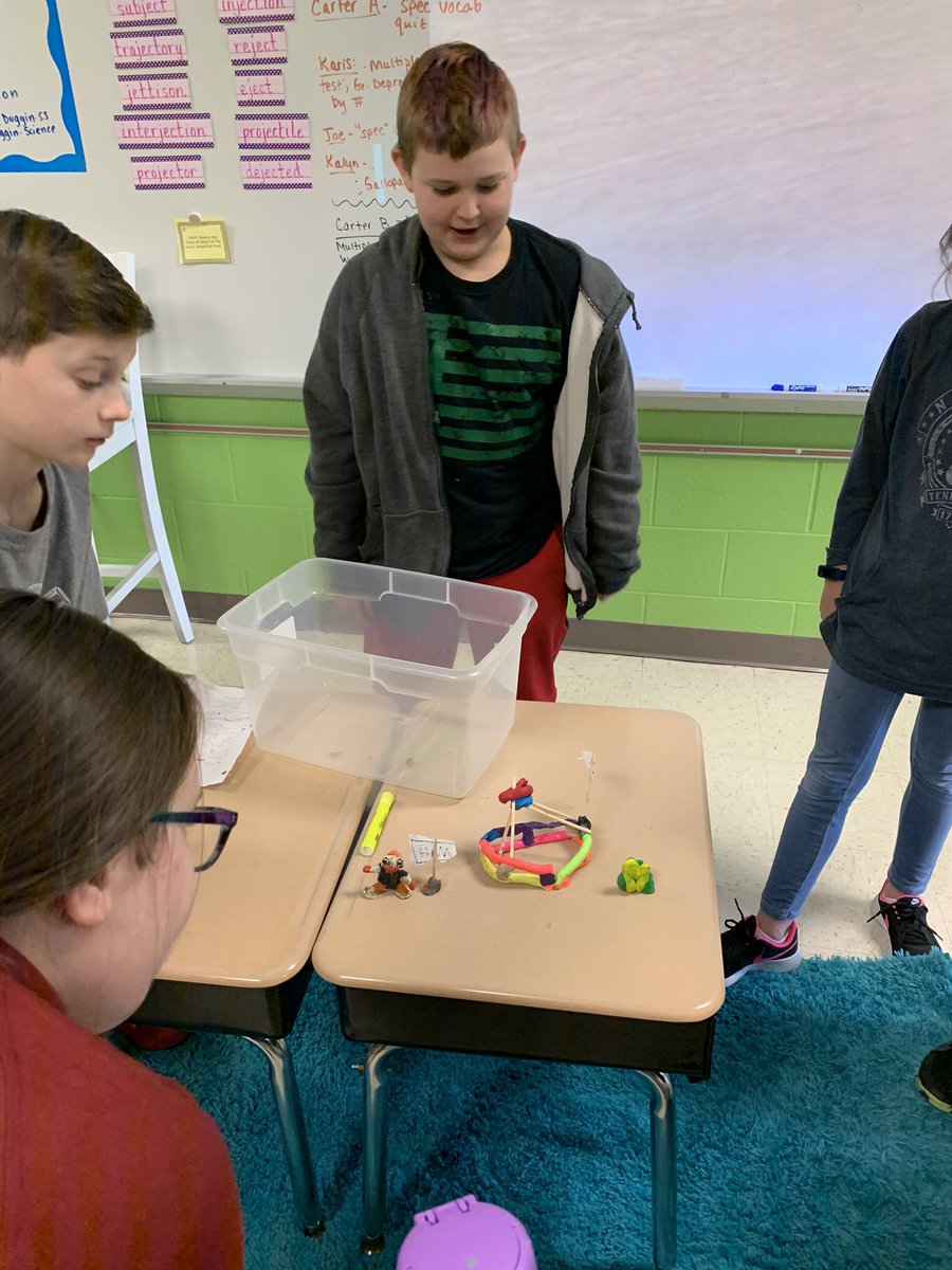 holt_RHS_MathIn's tweet image. Some awesome kiddos sharing some amazing book report projects! #5thgradereads @LES_Panthers