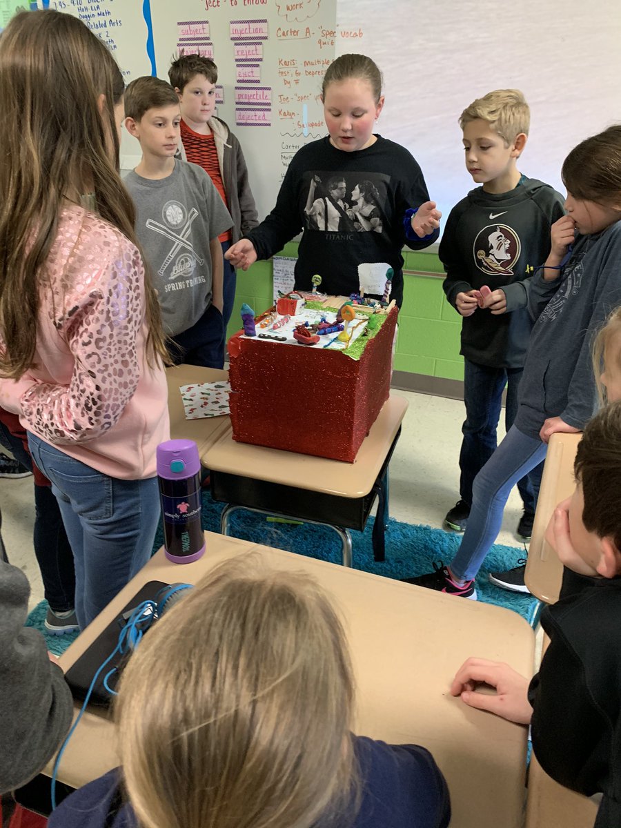 holt_RHS_MathIn's tweet image. Some awesome kiddos sharing some amazing book report projects! #5thgradereads @LES_Panthers