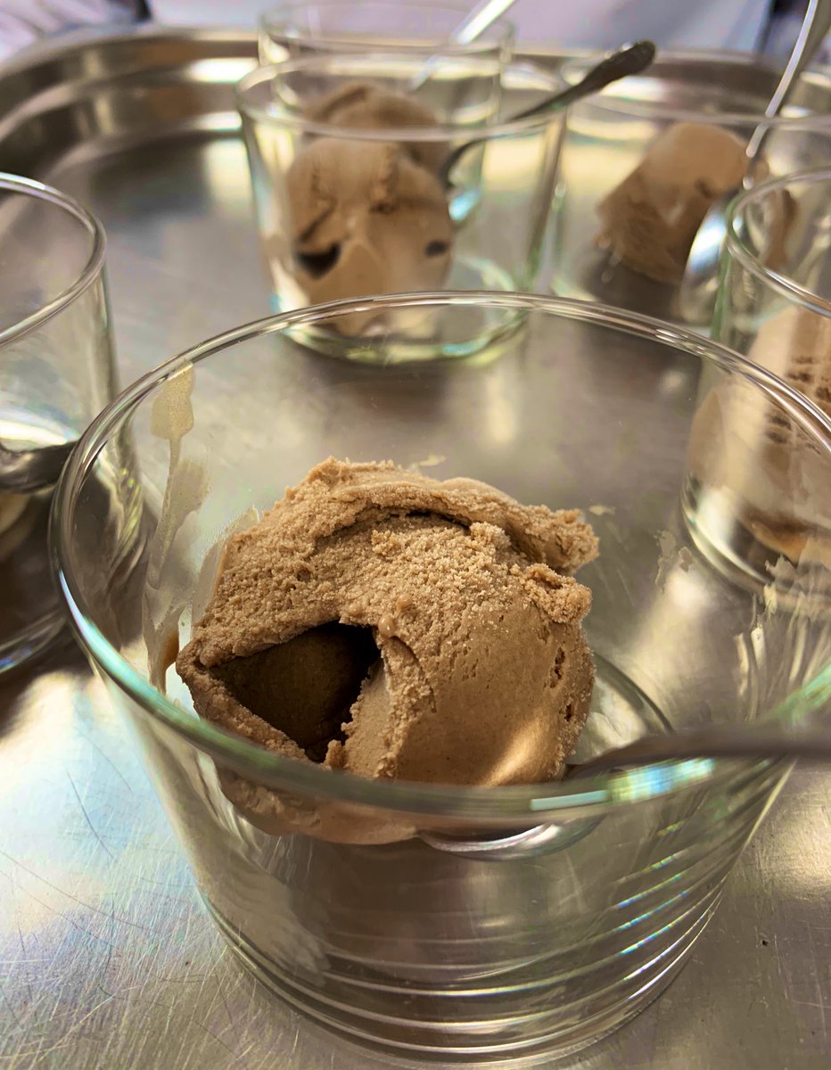 belenparra_'s tweet photo. Garrofa &amp; avellana en aquest gelat artesà (🤎) del subcampió del món 2018, Jordi Guillem amb el q homenatja la seva terra, on acaba d’obrir el seu Cooking Studio d’I+D. https://t.co/BOHa6VefSr