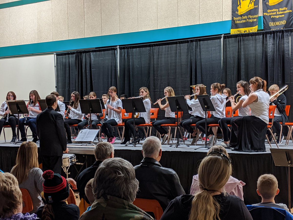 JACuddy's tweet photo. The Grade 7 band takes the stage! #MusicEducation #jacuddy https://t.co/ocLr6C9mNl