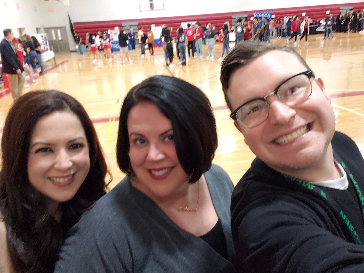 We're ready for Rising Freshman Night! Estamos listos! Nous sommes prêts! <a href="/FISD_WL/">FISD World Languages</a> <a href="/Cen10titans/">Centennial HS</a> <a href="/Cen10WorldLang1/">@Cen10WorldLanguages</a> <a href="/HernandezSenora/">Señorita Hernandez</a> <a href="/SraDelgadoD/">Danae Delgado</a> #titanpride
