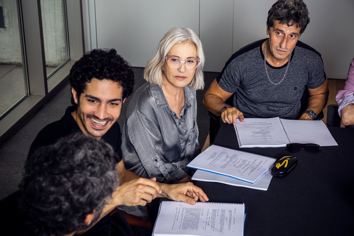 SiEspectaculos's tweet photo. SERIES >> Se viene #ElReino, la nueva producción Argentina para @netflix con un elenco de lujo: Chino Darín, Nancy Dupláa, Joaquín Furriel, Peter Lanzani, Mercedes Morán, Diego Peretti. El Reino estará compuesta por 8 capítulos y se estrenará globalmente solo en Netflix. https://t.co/BwLBDoPAC9