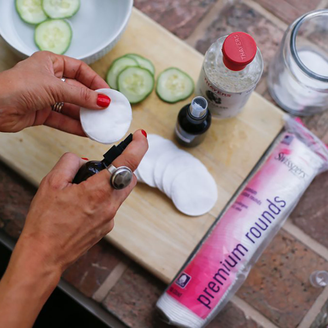 SwisspersCotton's tweet photo. Guess what...your beauty products don't have to be super expensive to be effective. We love how @etst makes her own toners from simple ingredients like rose water and witch hazel!  Check out more of Kelle's self care tips over on the blog [link in bio] https://t.co/nZYMXgUVsY