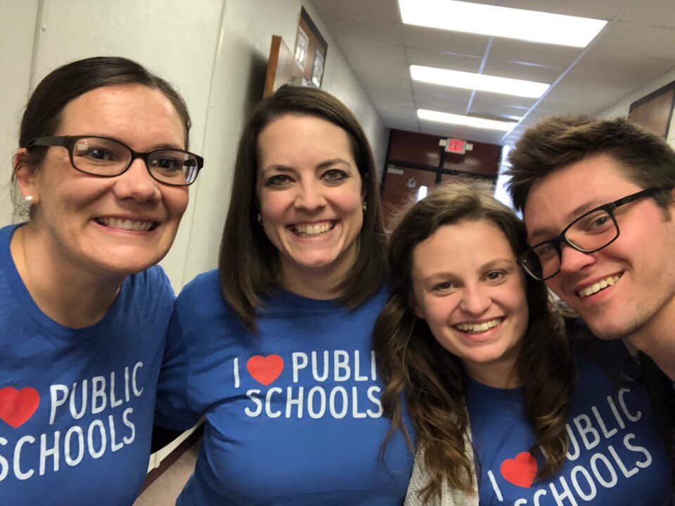 MissKlich's tweet photo. #ilovepublicschools  We love public schools at Wildewood! https://t.co/VEoezJLp9b