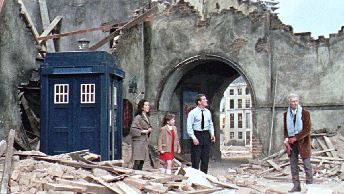 Methodulous's tweet photo. Am I the only one hoping that ‘Ruth’ is about to be revealed as part of a parallel universe/Gallifrey/Master plot that finally makes this canon... #DoctorWho https://t.co/bhwIV2G6IP