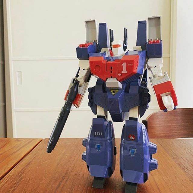 artfire2000's tweet photo. This guy has become one of my favorites, right up there with Galaxy Shuttle. #g1 #jetfire #takara #artfire2000 #transformerscollector #pewpew #toysforsale https://t.co/DtZhT7Gsdu https://t.co/pJMywRFSrq