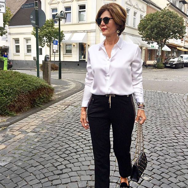 LilySilk's tweet photo. white and black~ 
.
.
.
#silkblouse #fashionista #ootdfashion #silkblouses #blouses #blouse #silktops #ootdStyle https://t.co/uPunPqvMlM