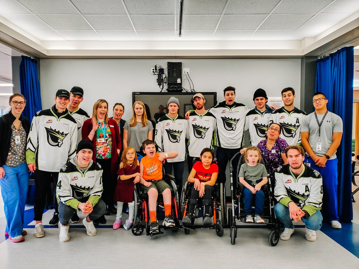 Thank you so much to the <a href="/EdmOilKings/">Edmonton Oil Kings</a>  for coming and visiting today! Our patients had so much fun painting, playing games and spending time with you.

#oilkings #yeg  #community