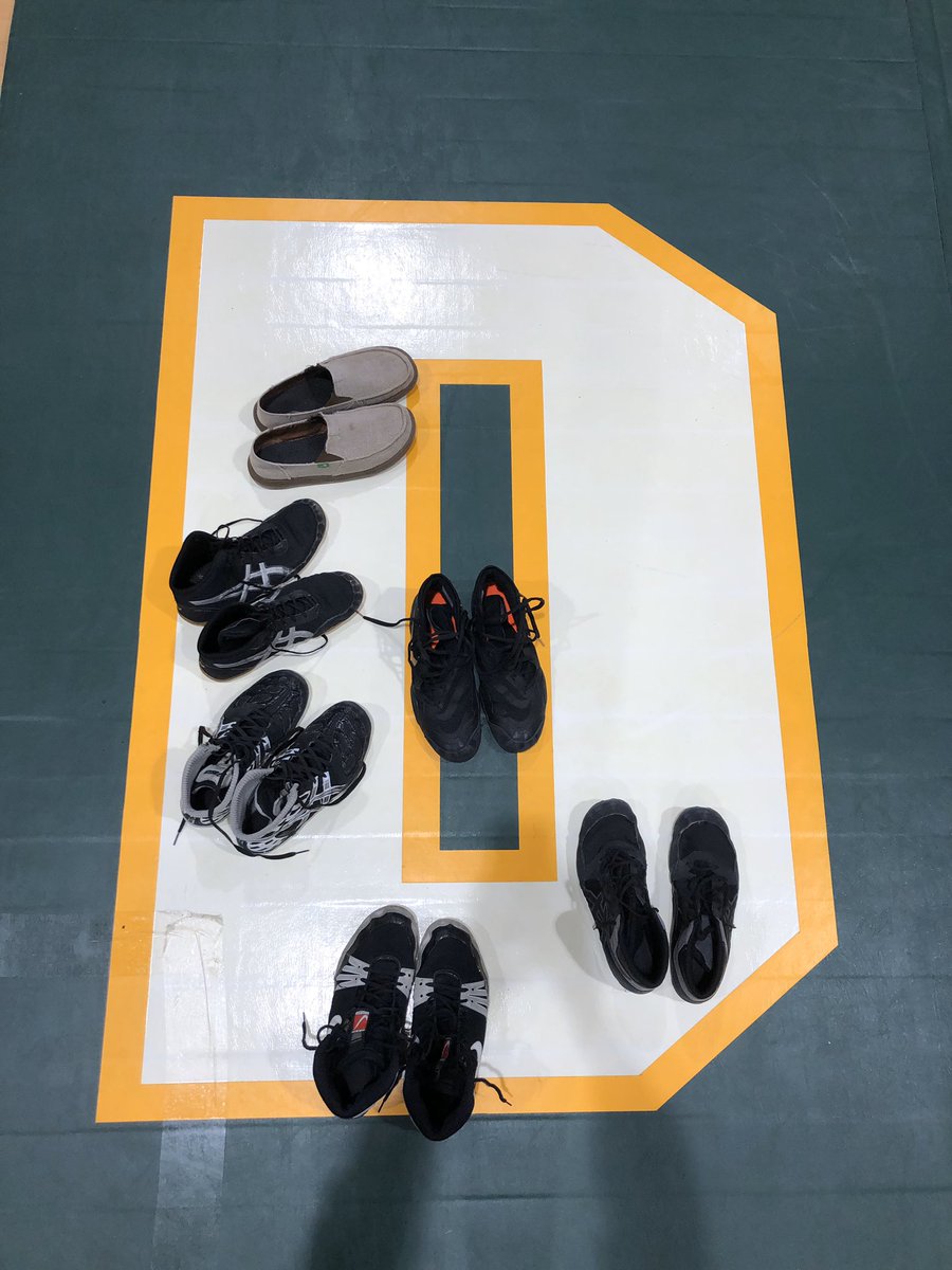 DamascusWrestl1's tweet photo. Best senior tradition! #leaveyourprint #onceahornetalwaysahornet #damascuspride https://t.co/IK0OEYvIFW