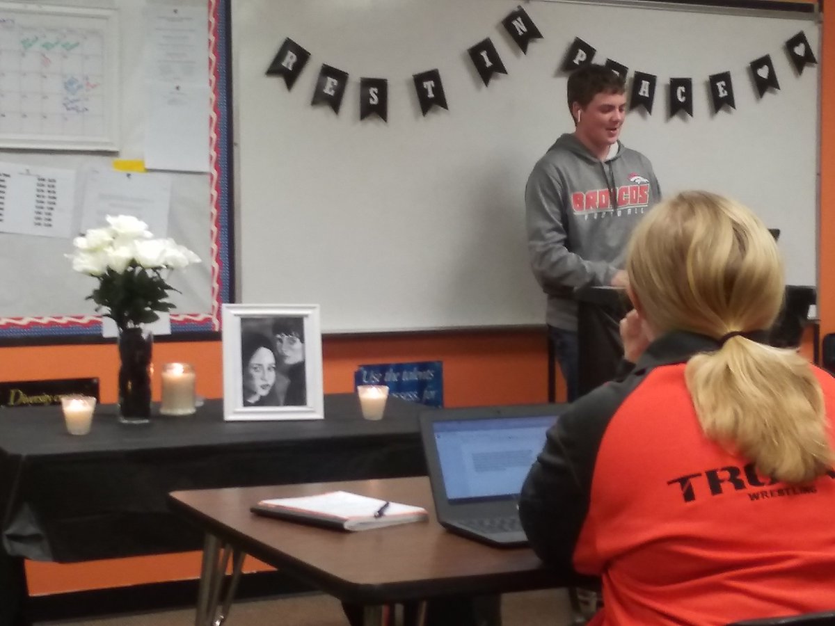 CayWildfong's tweet photo. Rest in peace, Romeo and Juliet. Student eulogies. Love these kids! Love my job! #TPOD https://t.co/XEQdbkReyH