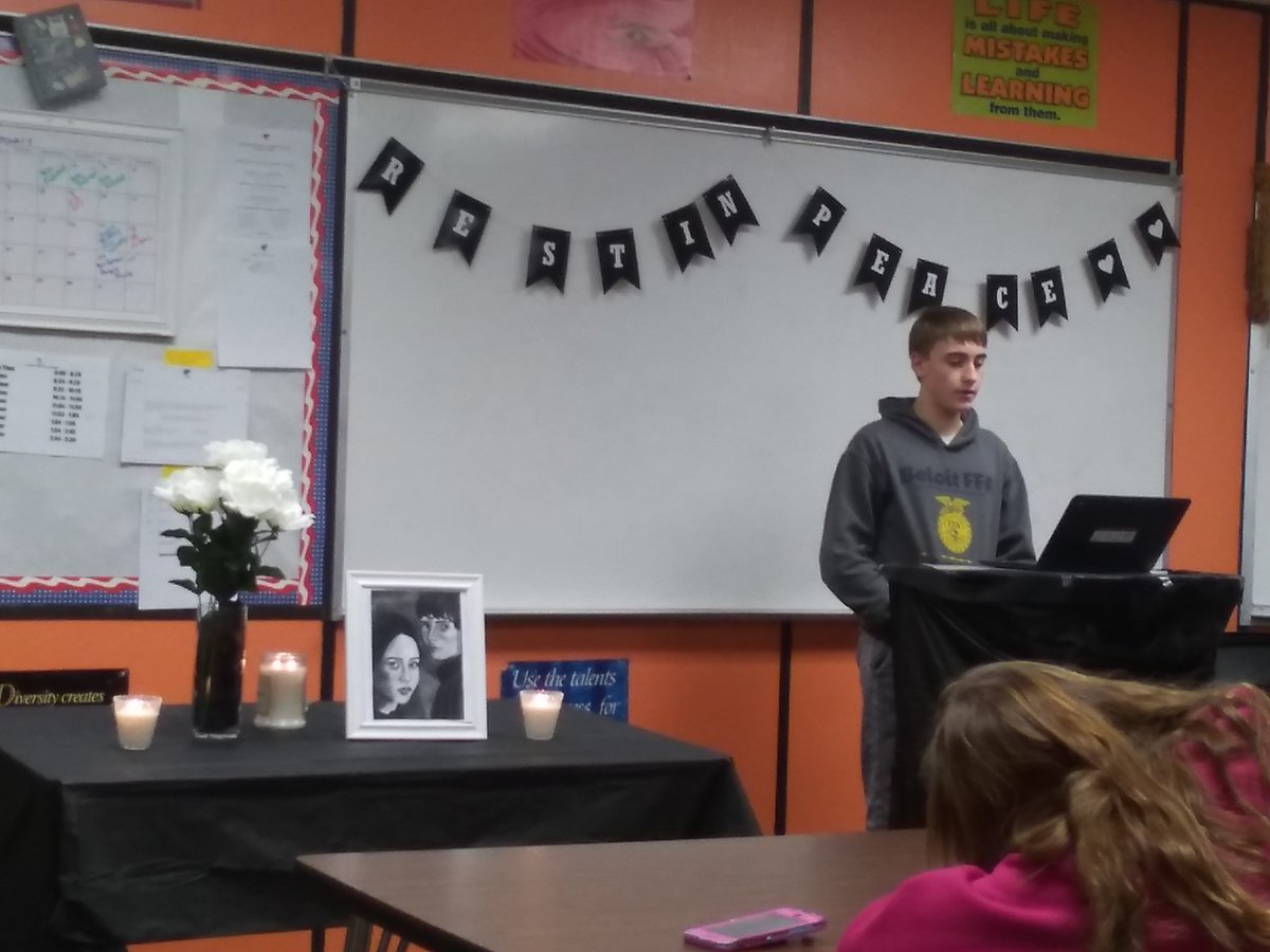 CayWildfong's tweet photo. Rest in peace, Romeo and Juliet. Student eulogies. Love these kids! Love my job! #TPOD https://t.co/XEQdbkReyH