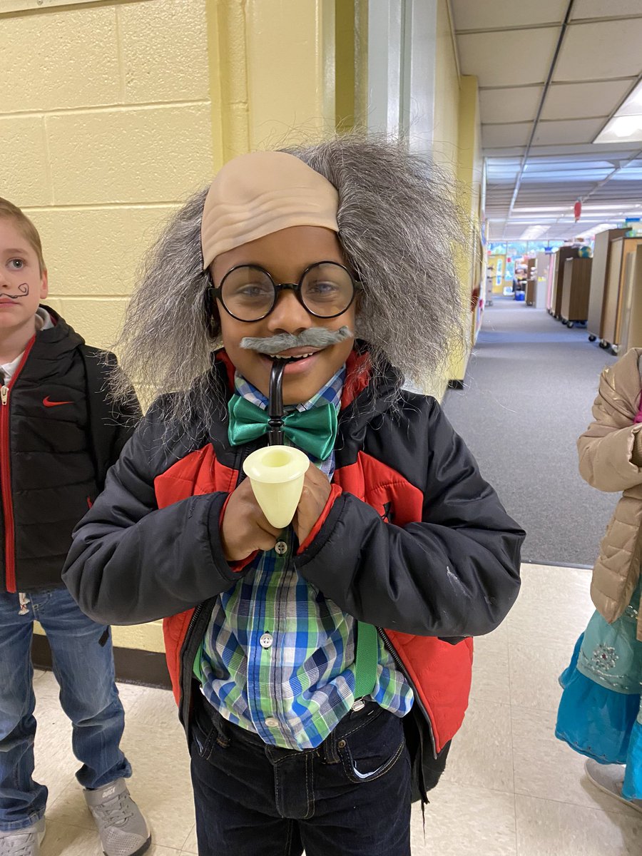 CburgPSPups's tweet photo. What a fun day celebrating being 100 days smarter! #80moretogo https://t.co/dpi2nHtVp2