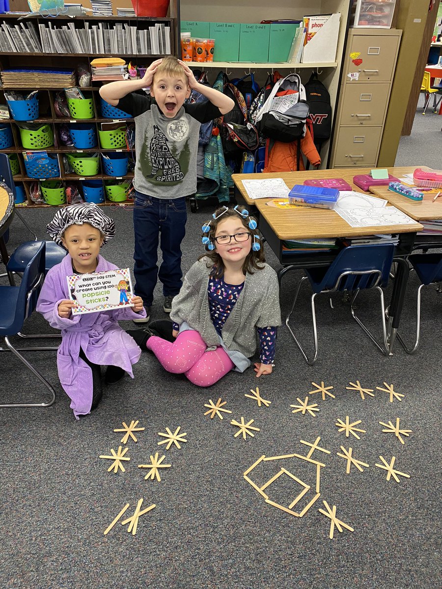 CburgPSPups's tweet photo. What a fun day celebrating being 100 days smarter! #80moretogo https://t.co/dpi2nHtVp2